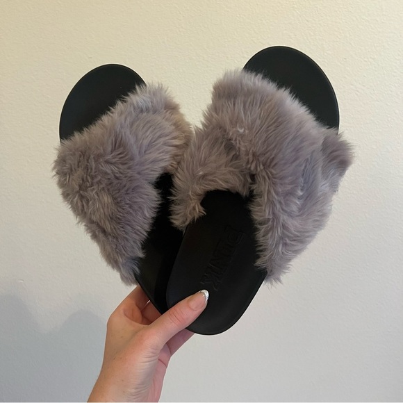 Victoria's Secret Pink Faux Fur Slides - Picture 4 of 7